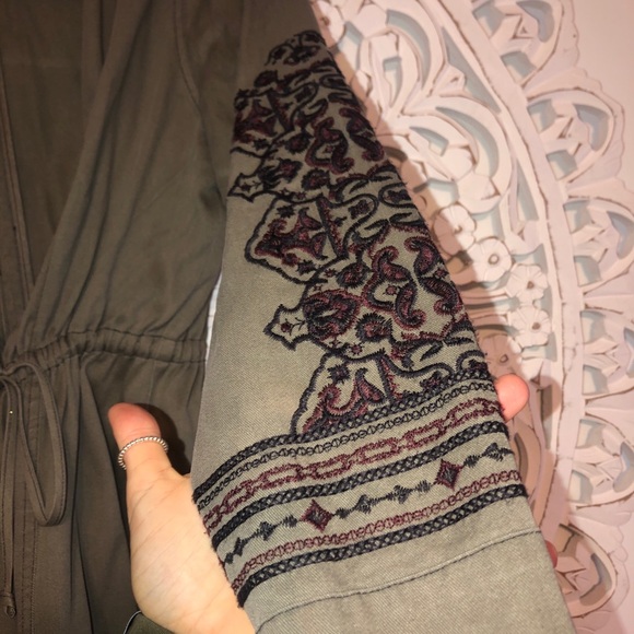 4/$25 ~ 
KNOX ROSE OLIVE JACKET - Picture 4 of 4